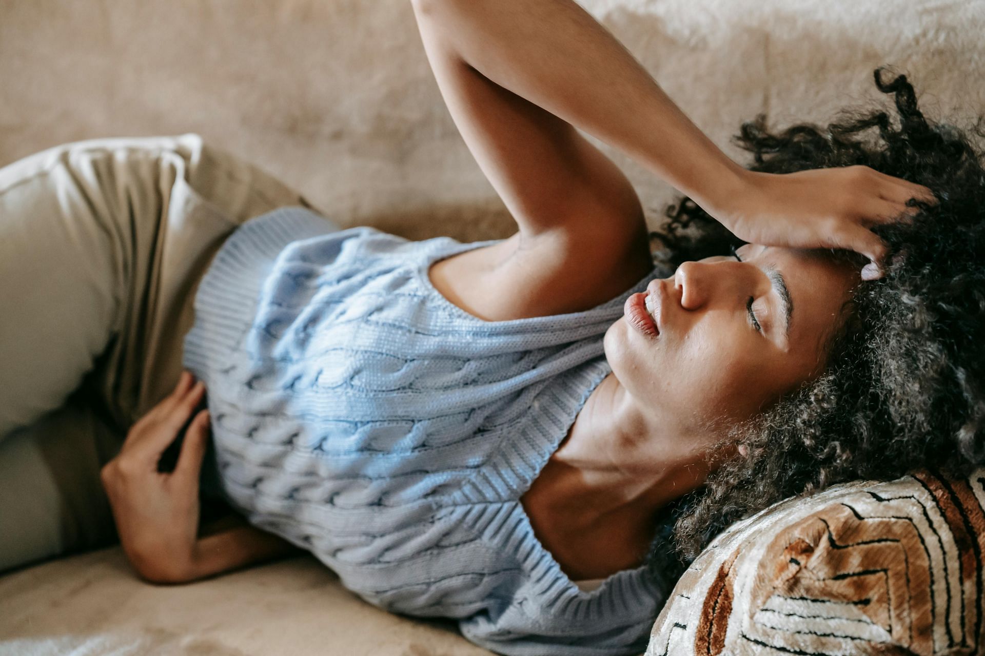 signs of period coming (image sourced via Pexels / Photo by sora)